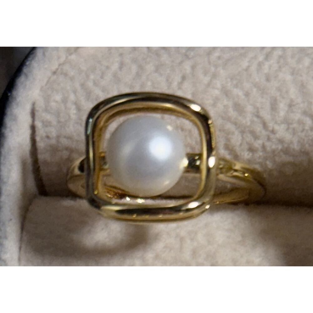 Freshwater Pearl Ring Gold Tone Square Window Design Adjustable from size 6 up